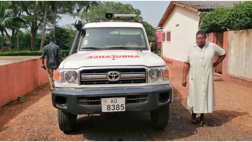 ambulanza presso il centro delle Suore della Provvidenza di Kouvè in Togo